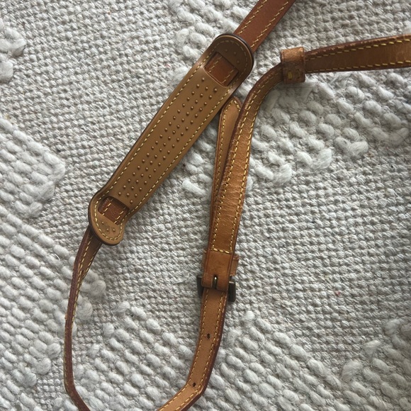 Louis Vuitton Crossbody - Picture 4 of 7